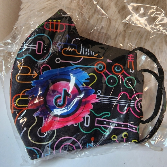 TikTok Ribbon Headband Lanyard and Neon Socks Bundle - Picture 6 of 10